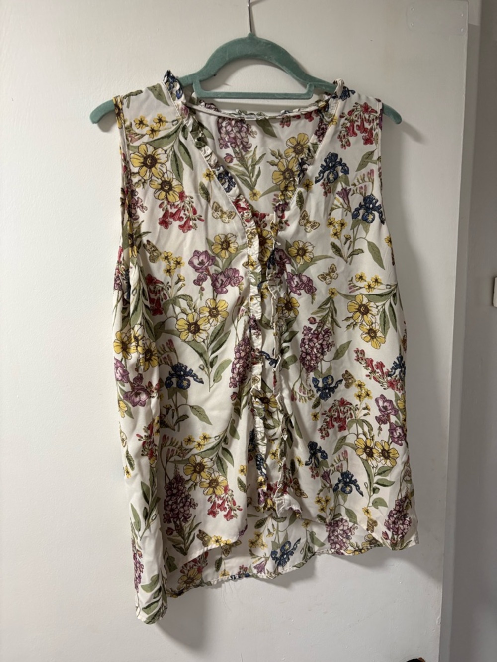 Spense White Floral Ruffle V-Neck Sleeveless Blouse